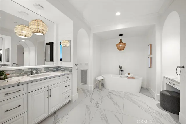 $6,100,000 | 6 Canyon Peak, Newport Coast, CA 92657