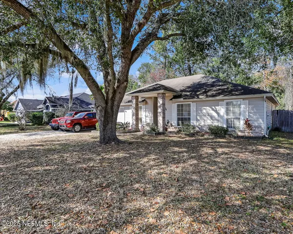 a view of house with a yard