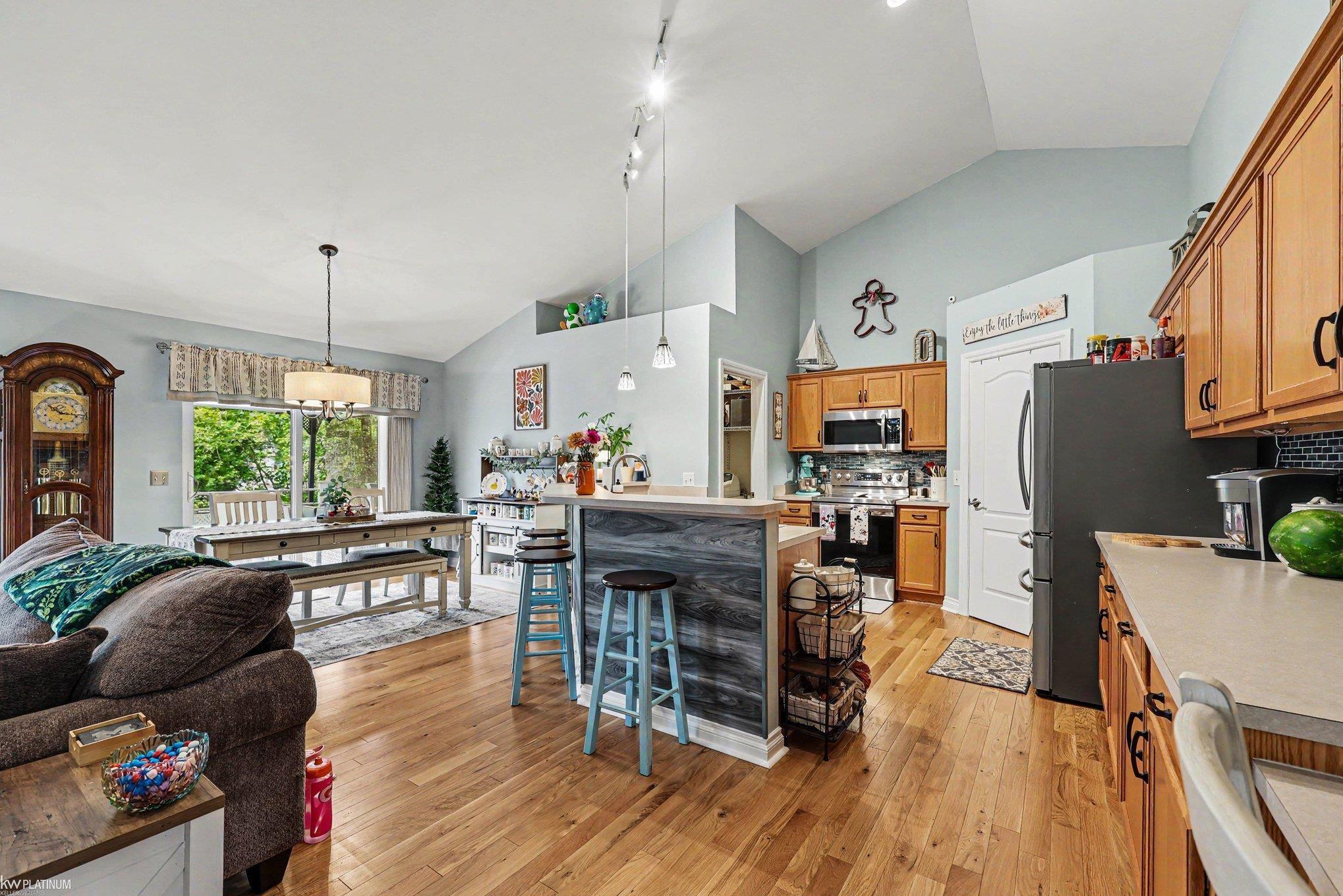 393 Pointe Tremble Road Algonac, MI 48001 - Photo 8 of 37