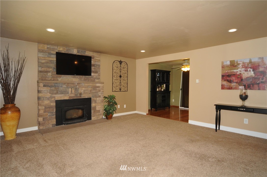 13639 197th Avenue Southeast Renton, WA 98059 - Photo 3 of 25