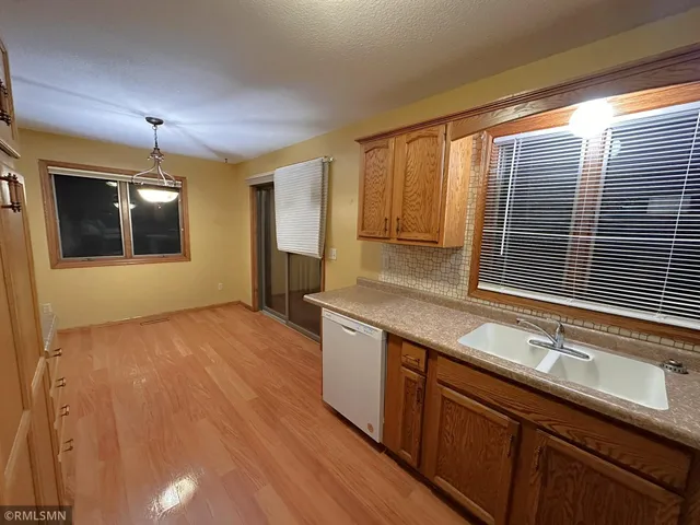 $1,800 | 502 Prairie Lane, Unit A, Hudson, WI 54016