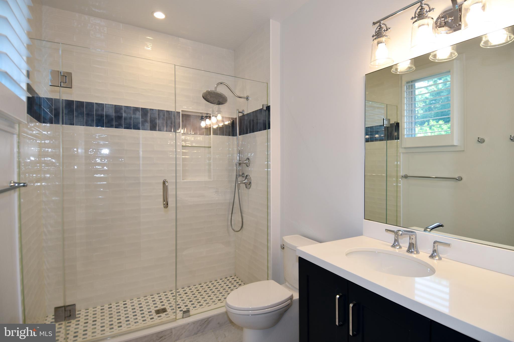 7808 Southdown Road Alexandria, VA 22308 - Photo 79 of 99 Upper level full bath