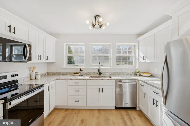 $274,400 | 4120 Applegate Court, Unit 1, Suitland, MD 20746