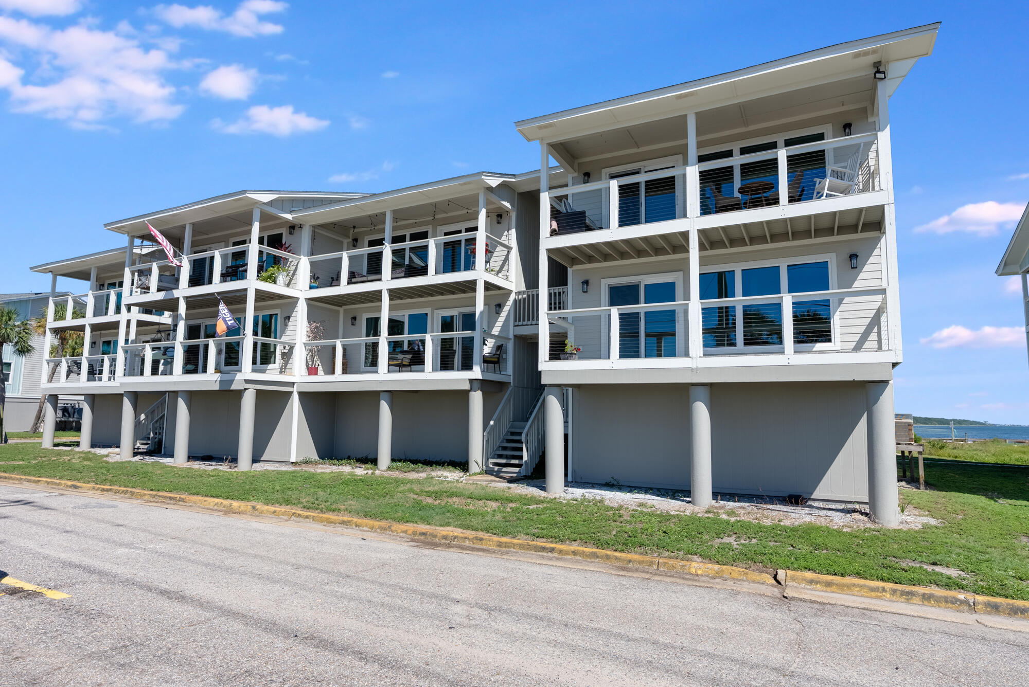 200 Pensacola Beach Road, Unit D2 Gulf Breeze, FL 32561 - Photo 4 of 38 a front view of building with a garden