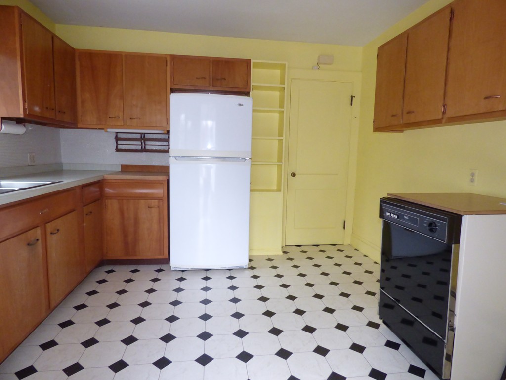 15 Heatherstone Road Amherst, MA 01002 - Photo 4 of 23