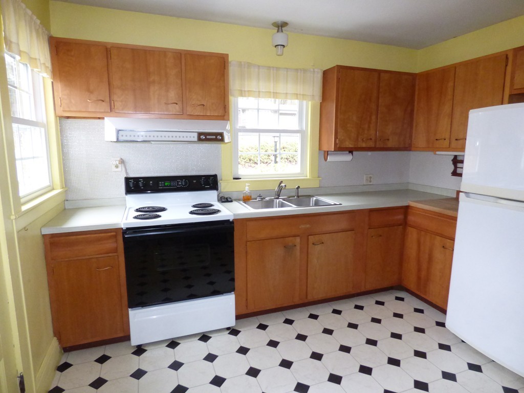 15 Heatherstone Road Amherst, MA 01002 - Photo 6 of 23