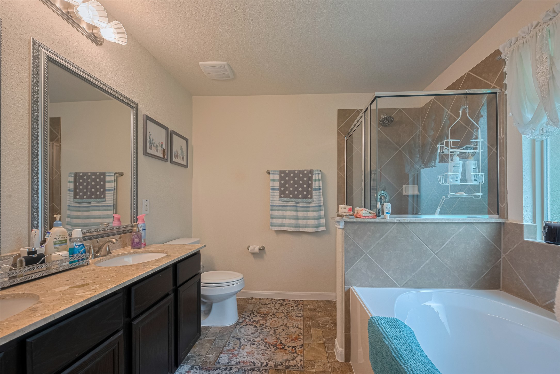 8219 Silent Deep Drive Rosenberg, TX 77469 - Photo 19 of 28 Primary Bath