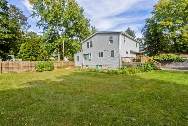 a view of a house with backyard and garden