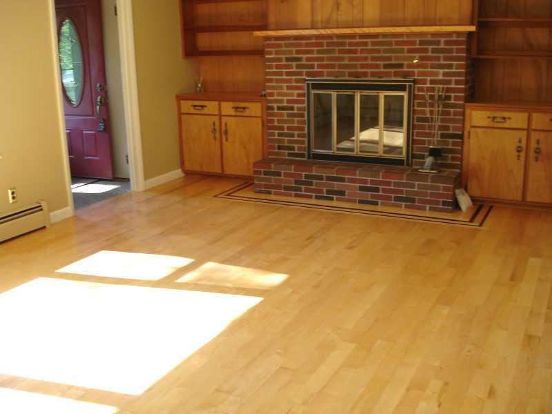1295 Chase Road Bangor, ME 04401 - Photo 10 of 30 Living Room.