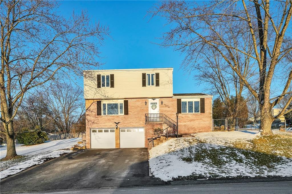 309 Oak Road Pittsburgh, PA 15239 - Photo 1 of 25
