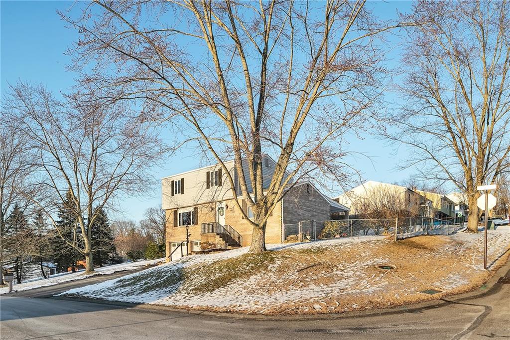 309 Oak Road Pittsburgh, PA 15239 - Photo 2 of 25
