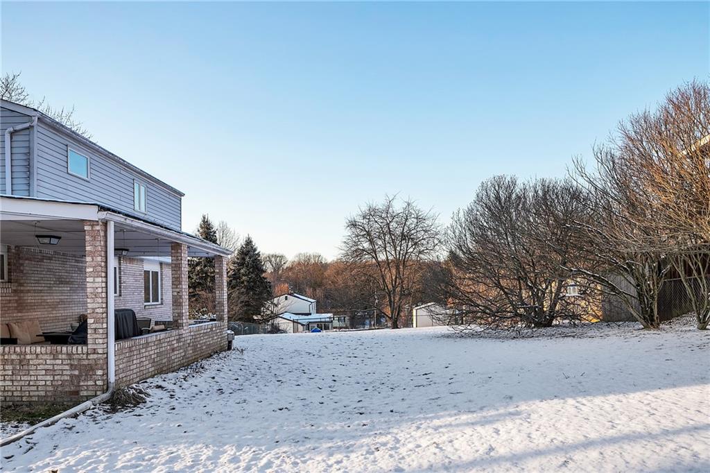 309 Oak Road Pittsburgh, PA 15239 - Photo 4 of 25