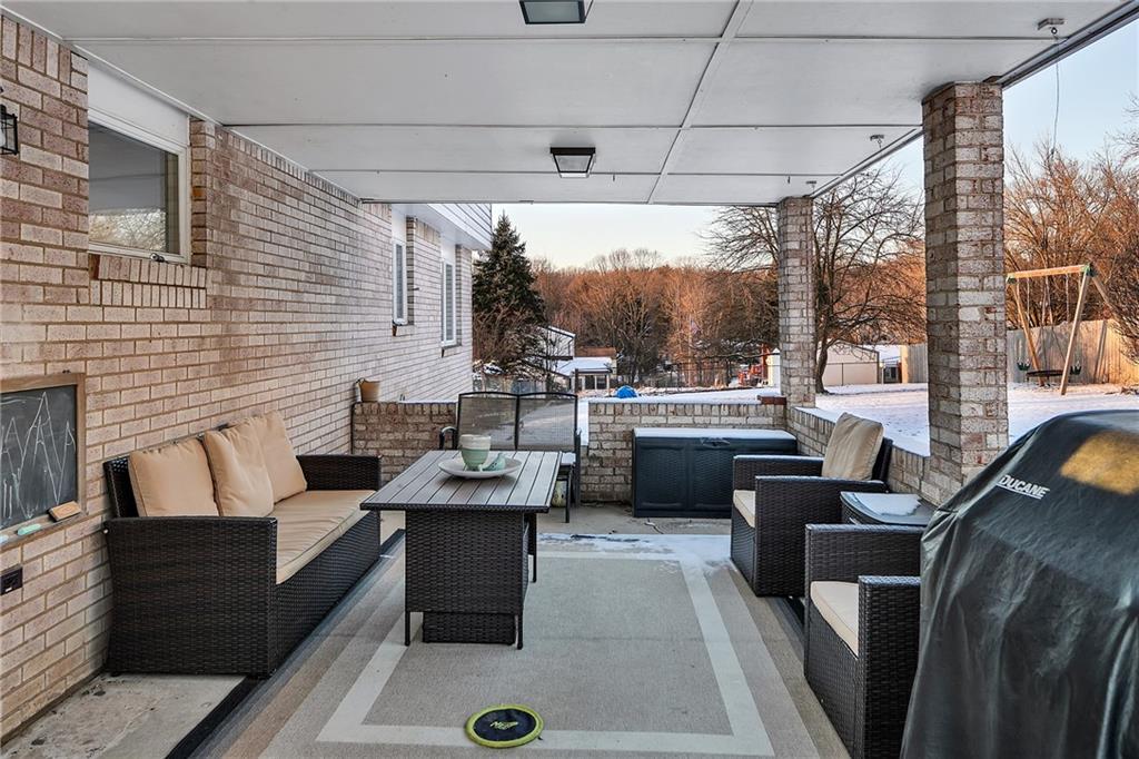 309 Oak Road Pittsburgh, PA 15239 - Photo 5 of 25