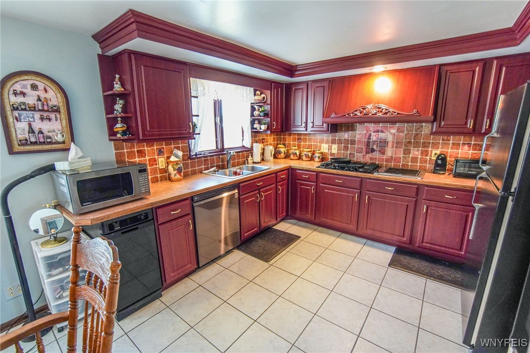 2701 Stony Point Road Grand Island, NY 14072 - Photo 13 of 47