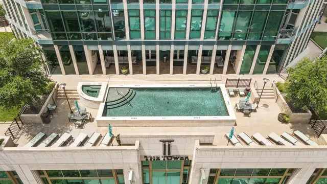 a view of a multi story building