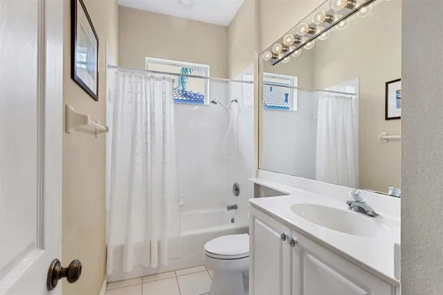 $715,000 | 6935 Lennox Place, University Park, FL 34201