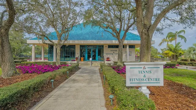 $715,000 | 6935 Lennox Place, University Park, FL 34201