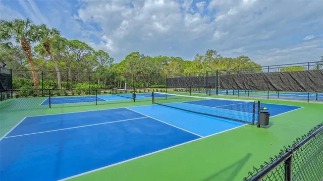 $715,000 | 6935 Lennox Place, University Park, FL 34201