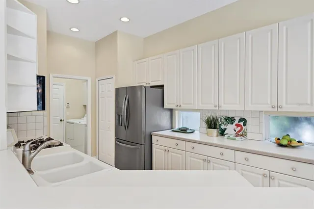 $715,000 | 6935 Lennox Place, University Park, FL 34201