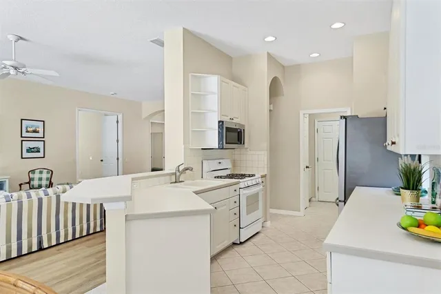 $715,000 | 6935 Lennox Place, University Park, FL 34201