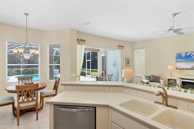 $715,000 | 6935 Lennox Place, University Park, FL 34201