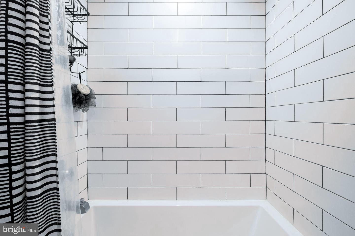 1617-27 Hope Street, Unit 2D Philadelphia, PA 19122 - Photo 30 of 32 a bathroom with a bathtub