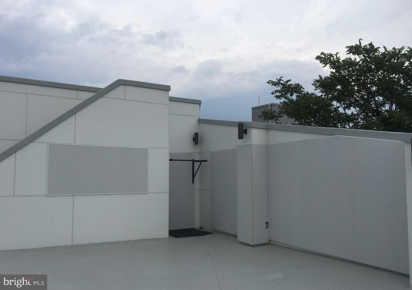 1617-27 Hope Street, Unit 2D Philadelphia, PA 19122 - Photo 31 of 32 a view of a garage