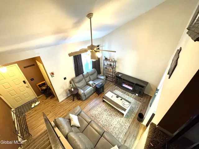 $3,000 | 48 Wake Robin Road, Ballston Spa, NY 12020