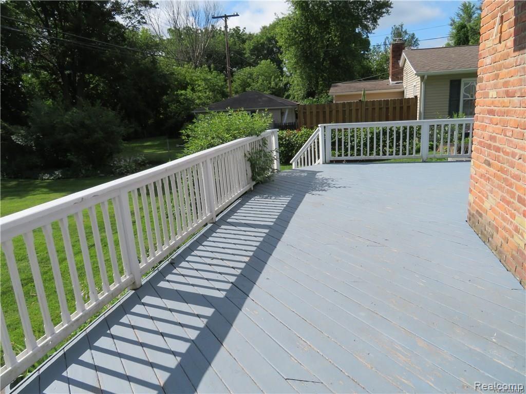 24 South Holcomb Road Clarkston, MI 48346 - Photo 12 of 61 12.jpg