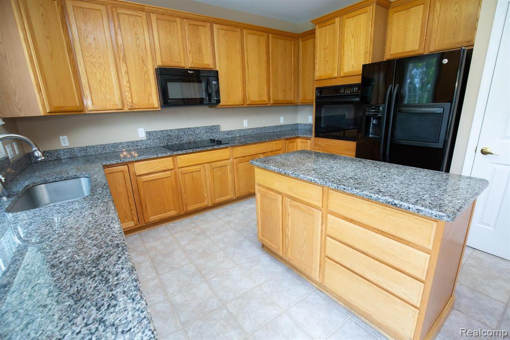 4040 Holly Lane Rochester, MI 48306 - Photo 17 of 63