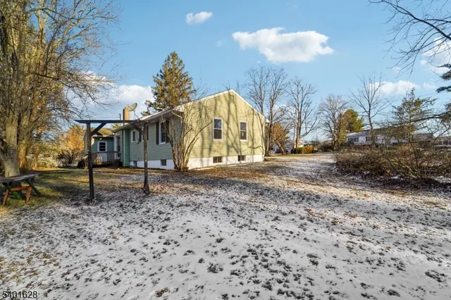 $379,900 | 30 Scenic Drive, Andover, NJ 07821