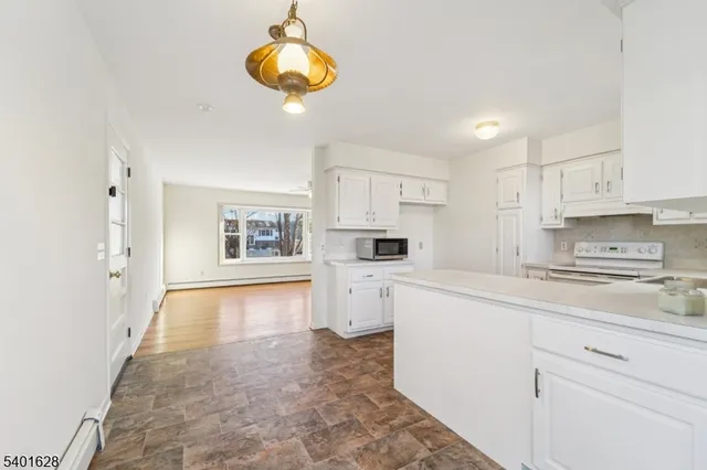 $379,900 | 30 Scenic Drive, Andover, NJ 07821