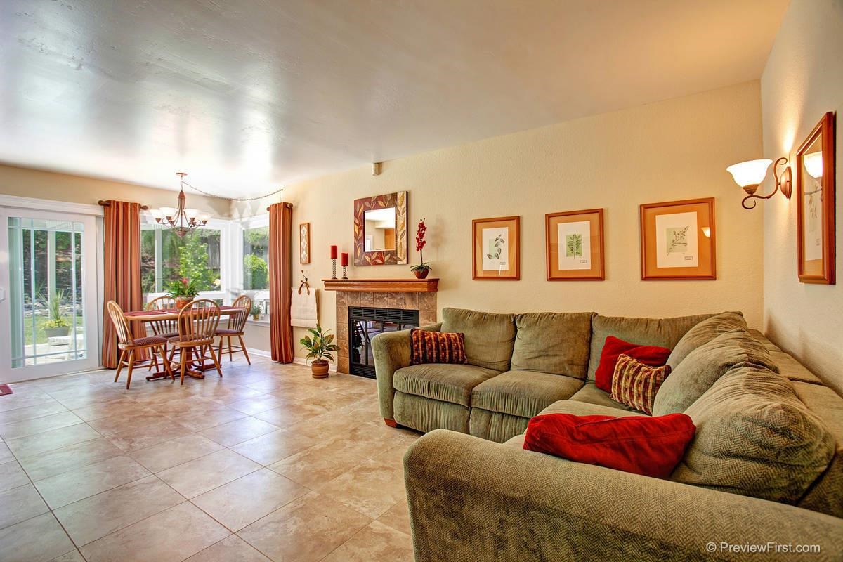 1632 Swallowtail Road Encinitas, CA 92024 - Photo 5 of 25 Lots of light!