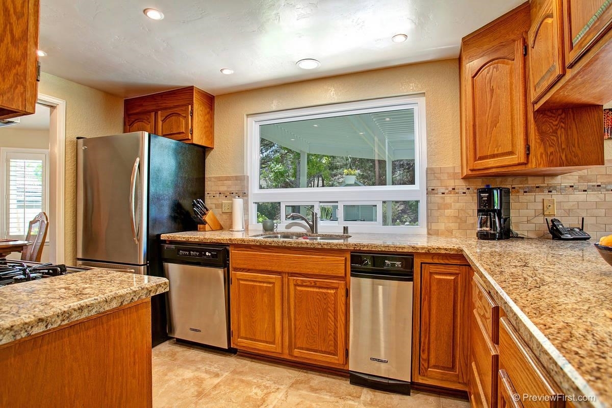 1632 Swallowtail Road Encinitas, CA 92024 - Photo 7 of 25 Great windows looking out into the beautiful back yard!