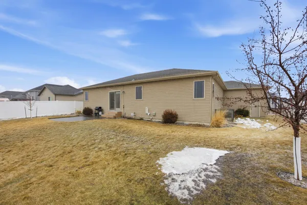 $624,900 | 4727 6th Street West, West Fargo, ND 58078