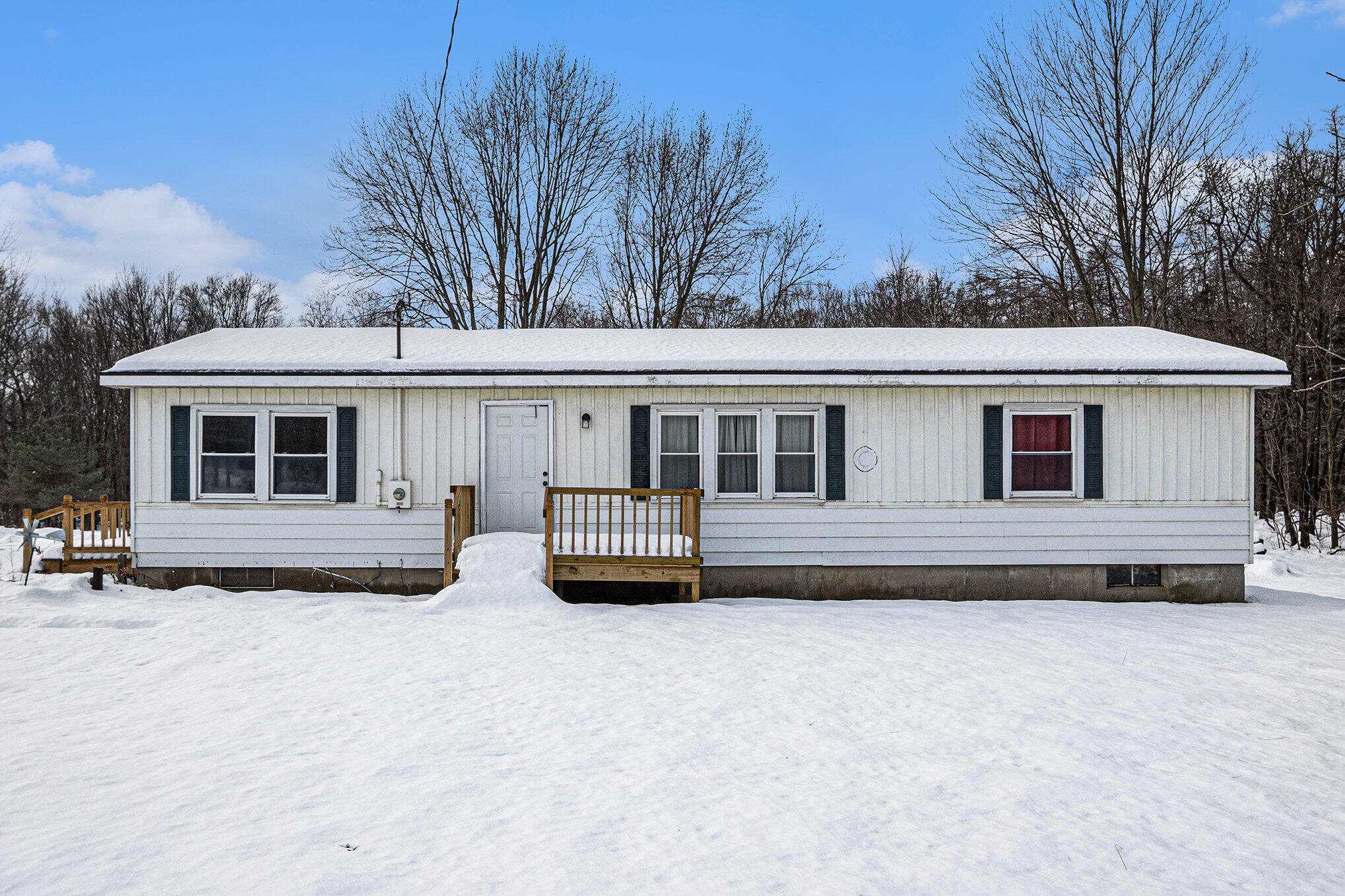 348 39th Street Allegan, MI 49010 - Photo 4 of 21 004_34839thstreet_2_338