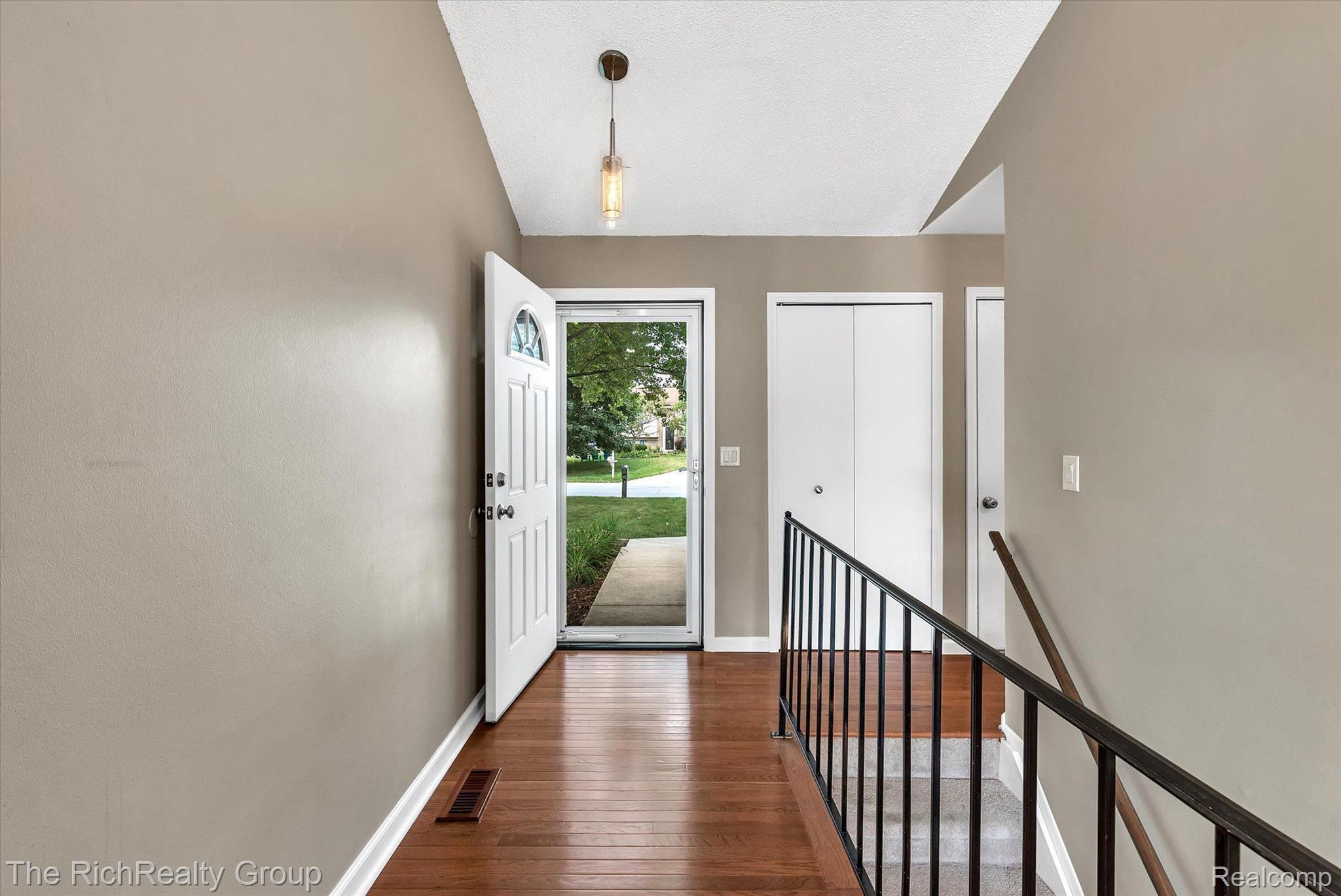 765 Kirkton Court Rochester, MI 48307 - Photo 2 of 24 HomeCraft Team - 765 Kirkton Ct