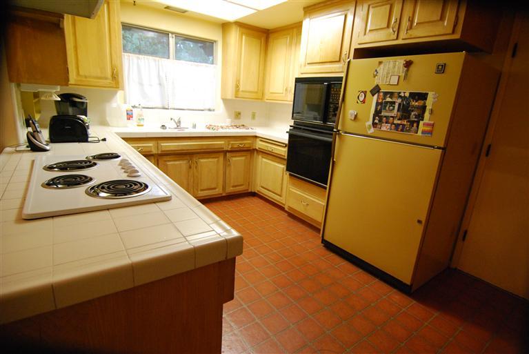 712 Cuyama Road Ojai, CA 93023 - Photo 6 of 21 a kitchen with granite countertop a refrigerator stove and sink