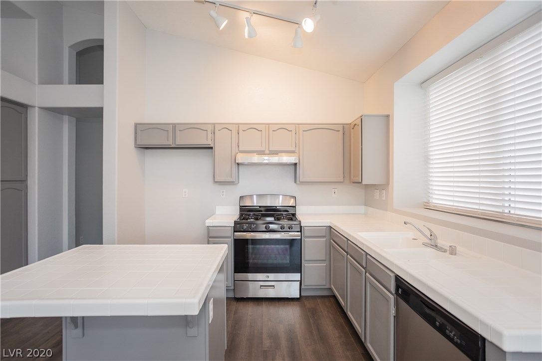 1734 Talon Avenue Henderson, NV 89074 - Photo 17 of 40