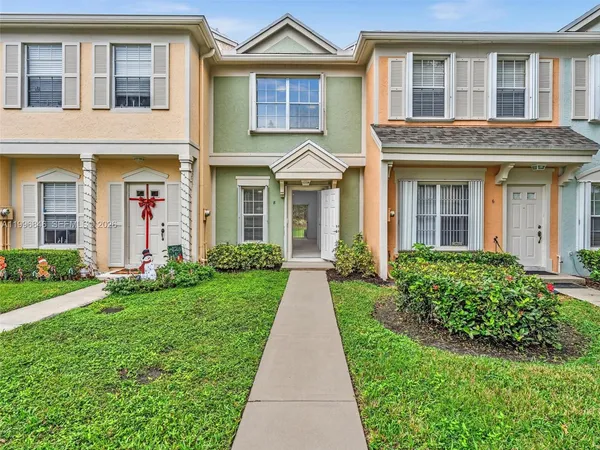$2,350 | 8 Key W Court, Unit 8, Weston, FL 33326