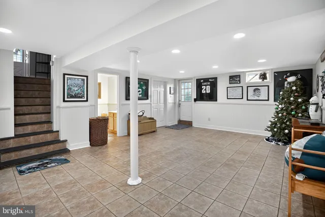 a view of livingroom with furniture and workspace