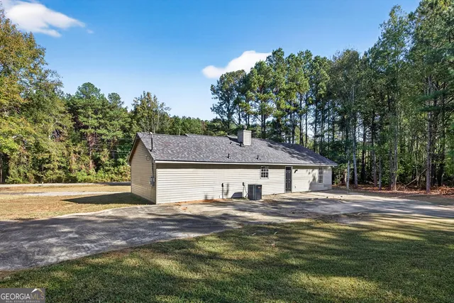 a view of a house with a big yard