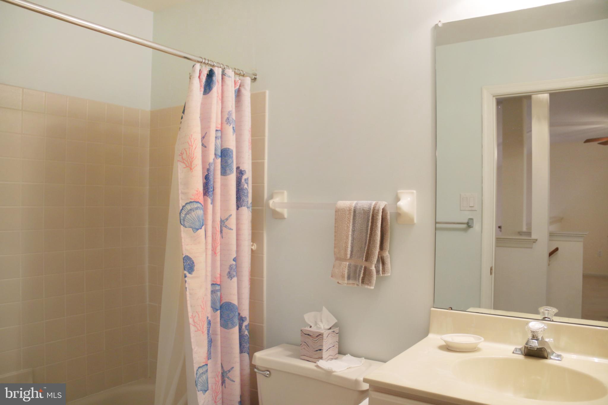 114 Progress Drive Doylestown, PA 18901 - Photo 21 of 27 Second Floor Full Bath