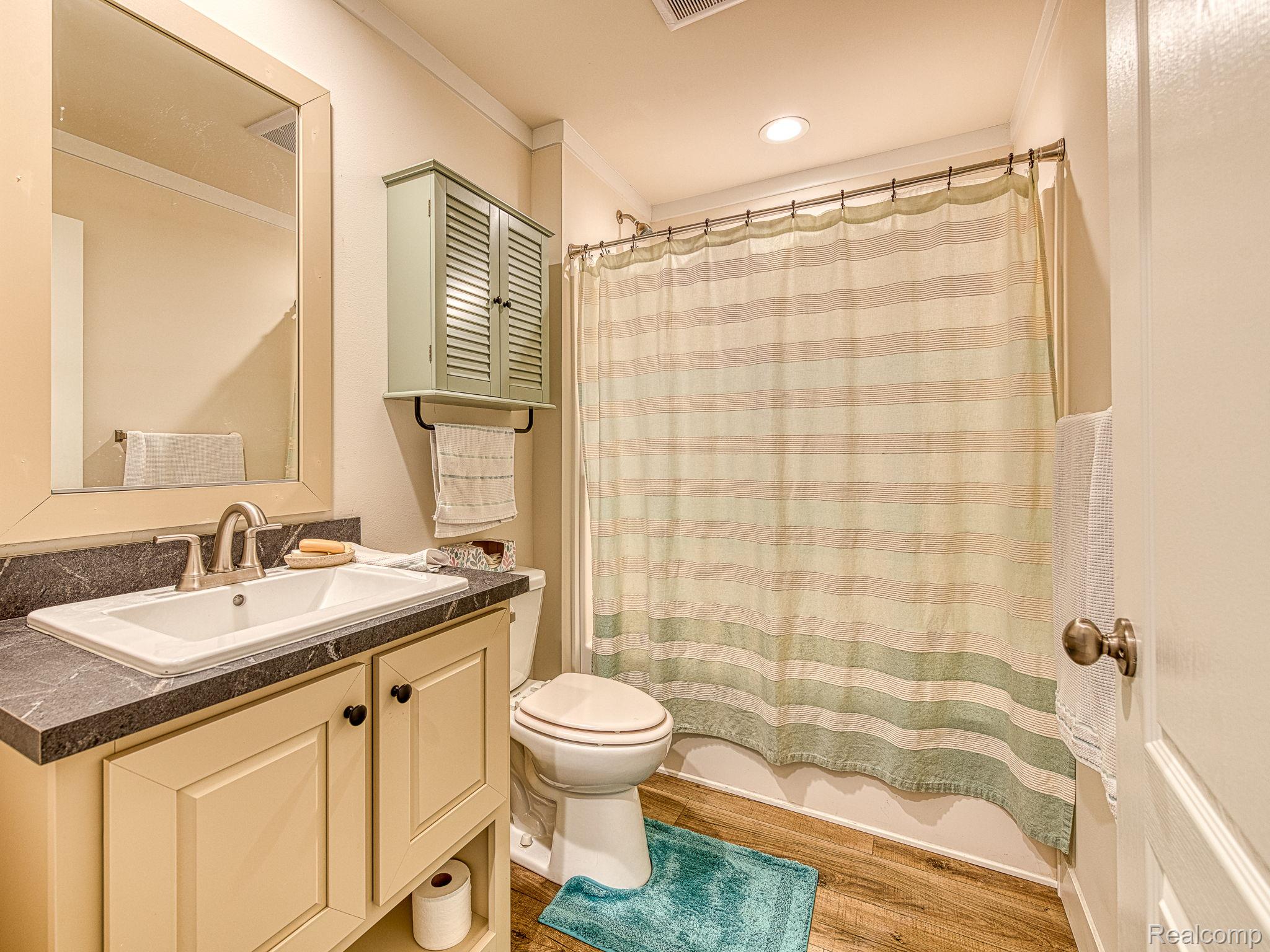39500 Warren Road Canton, MI 48187 - Photo 15 of 25 18-web-or-mls-39500 Warren-145_17.jpg