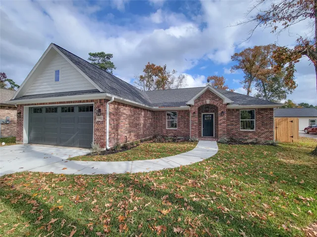 $455,000 | 10312 Lakewood Drive, Conroe, TX 77385