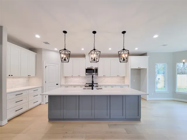 $455,000 | 10312 Lakewood Drive, Conroe, TX 77385