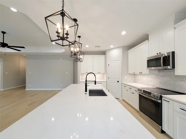 $455,000 | 10312 Lakewood Drive, Conroe, TX 77385