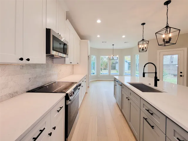 $455,000 | 10312 Lakewood Drive, Conroe, TX 77385