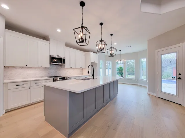 $455,000 | 10312 Lakewood Drive, Conroe, TX 77385