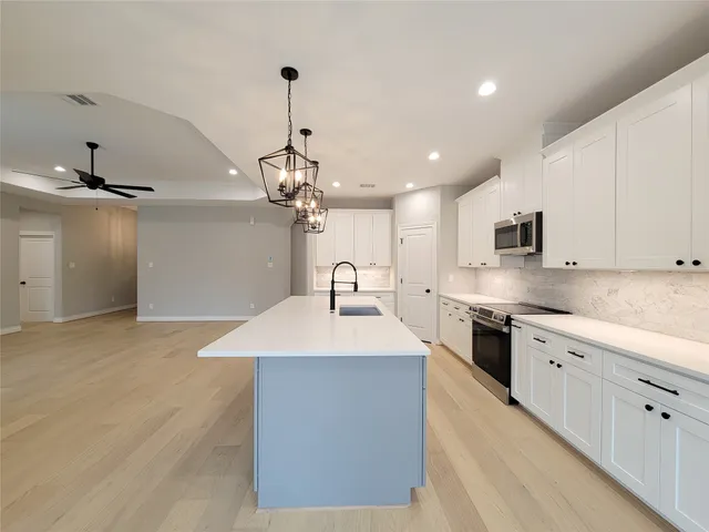 $455,000 | 10312 Lakewood Drive, Conroe, TX 77385